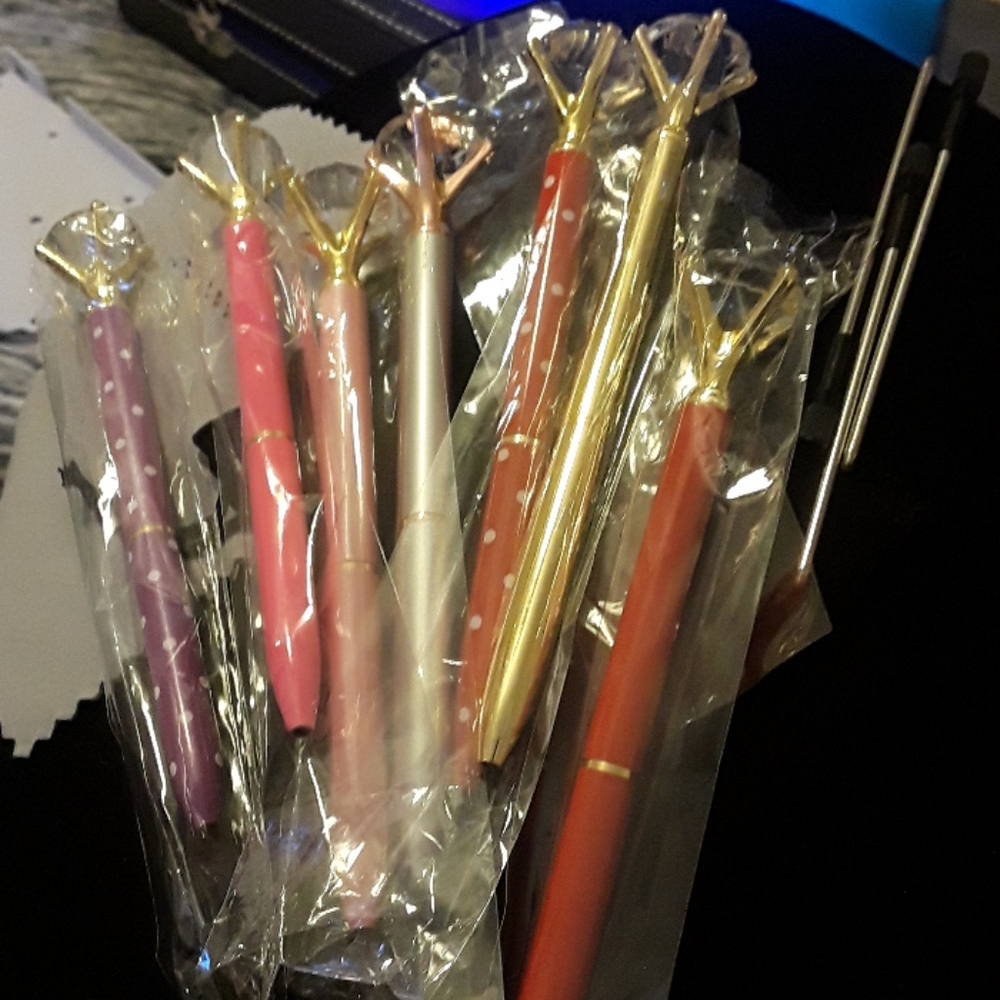 7 Diamond topped pens with refills